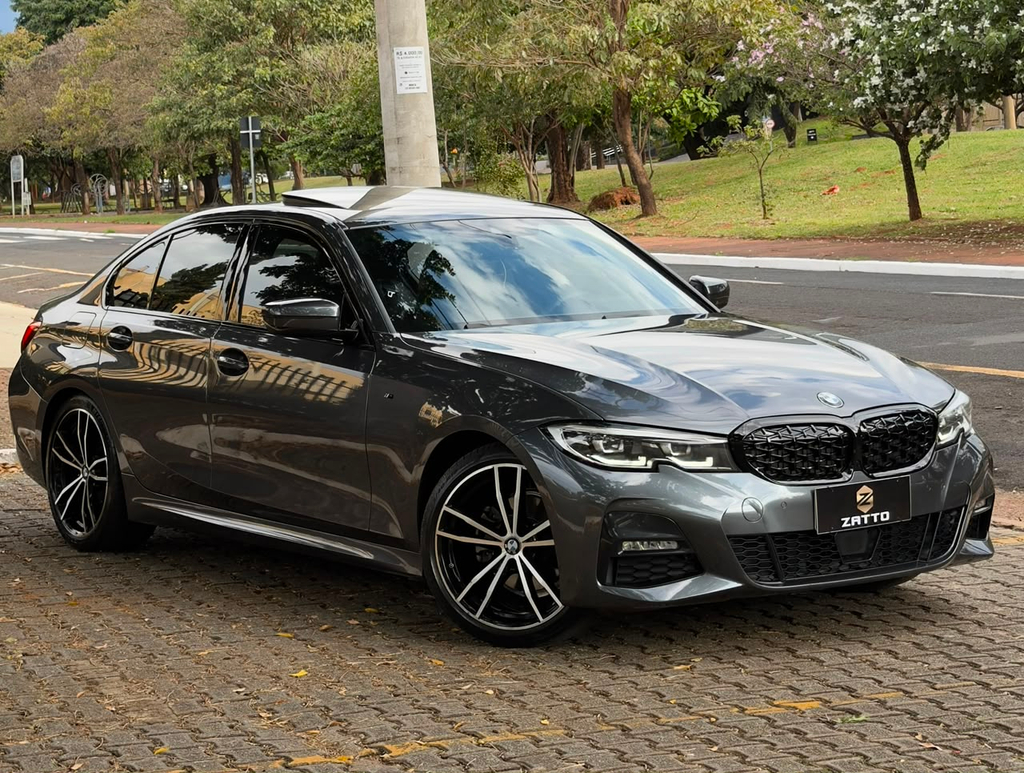 BMW 320i Cinza