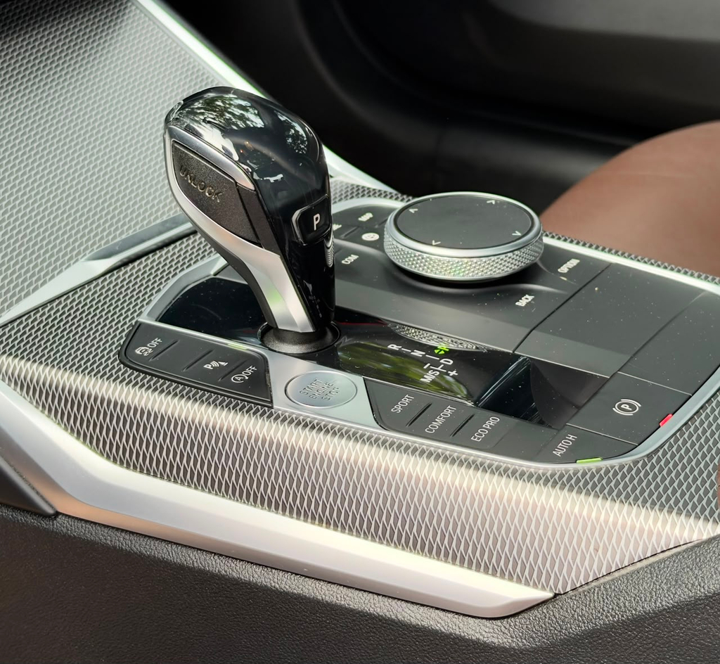 BMW 320i Cinza
