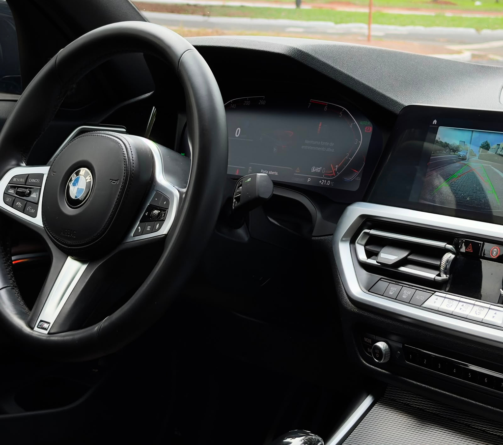 BMW 320i Cinza
