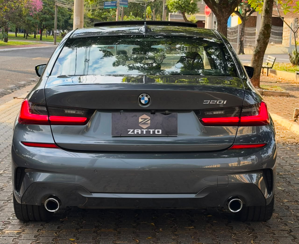 BMW 320i Cinza