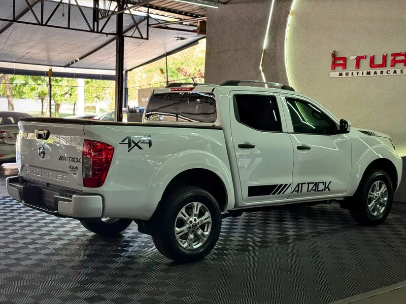 Nissan Frontier Branco