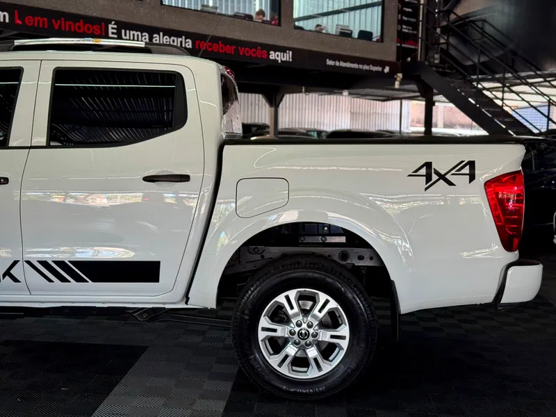 Nissan Frontier Branco