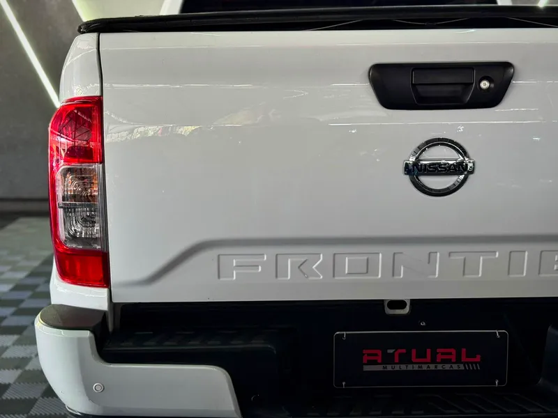 Nissan Frontier Branco