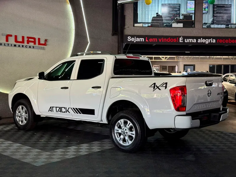 Nissan Frontier Branco
