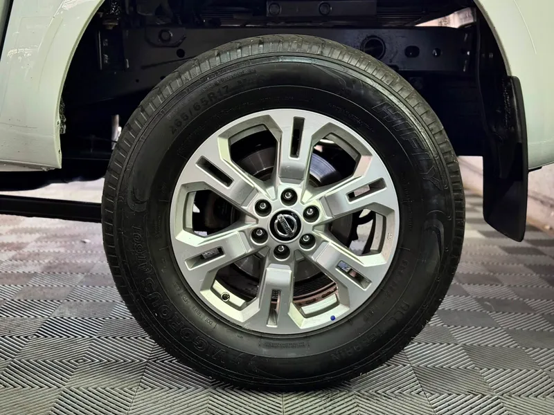 Nissan Frontier Branco