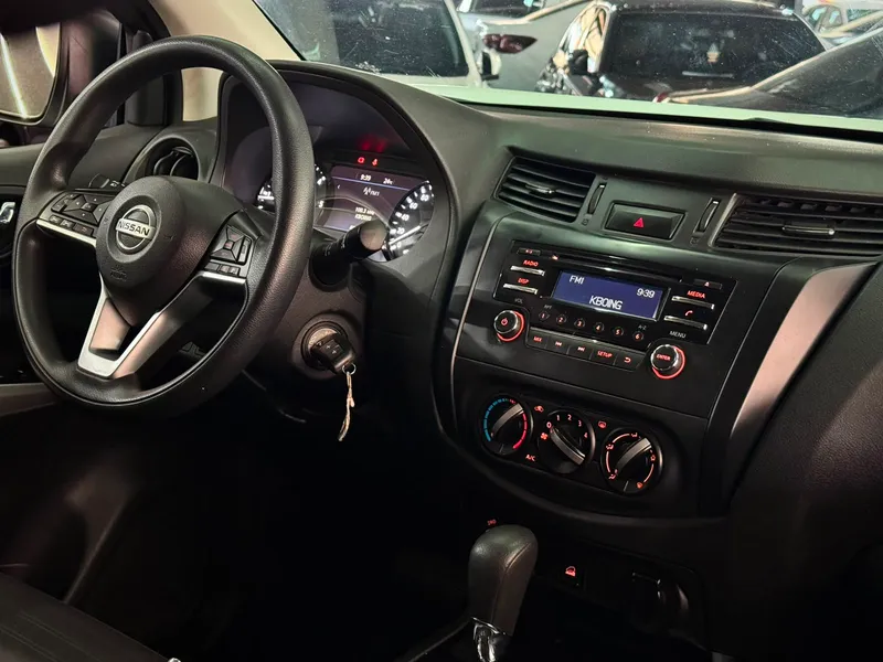 Nissan Frontier Branco