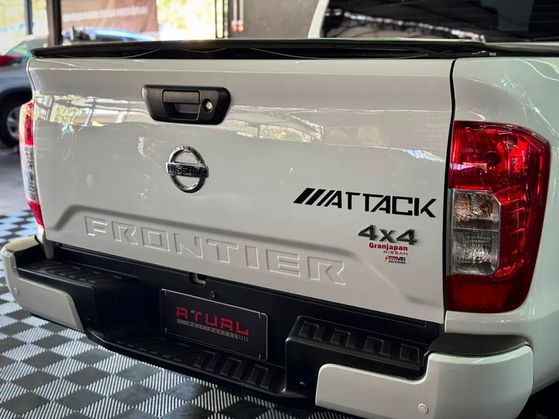 Nissan Frontier Branco