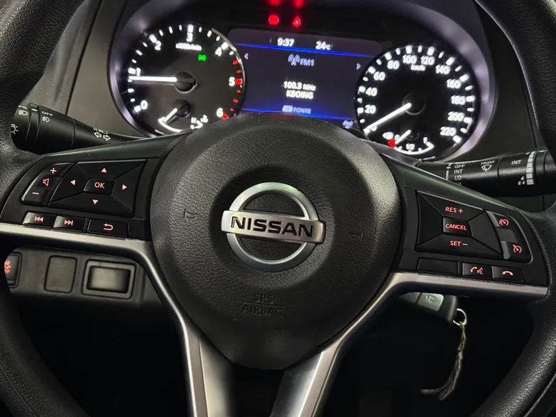 Nissan Frontier Branco