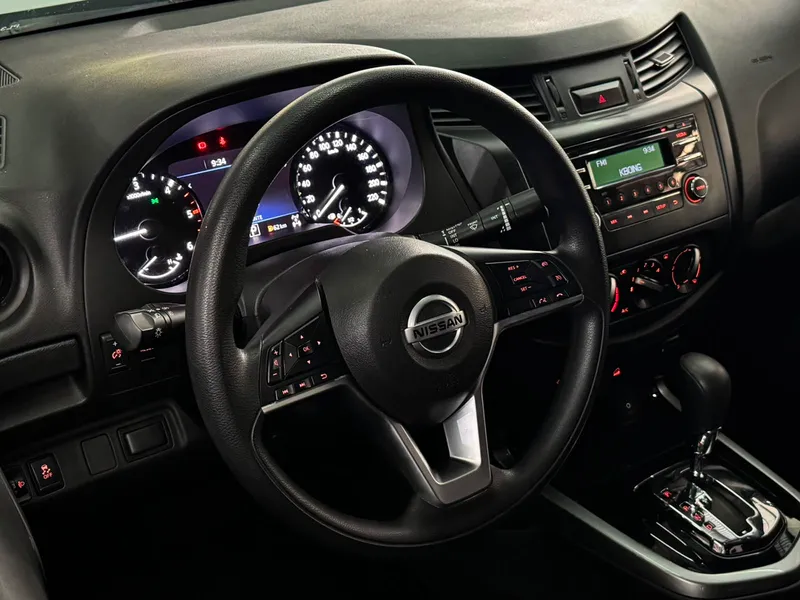 Nissan Frontier Branco