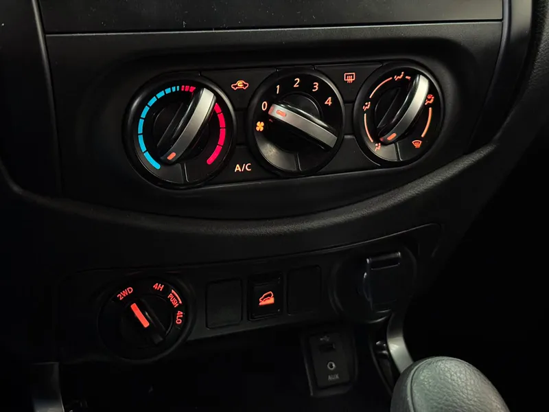 Nissan Frontier Branco