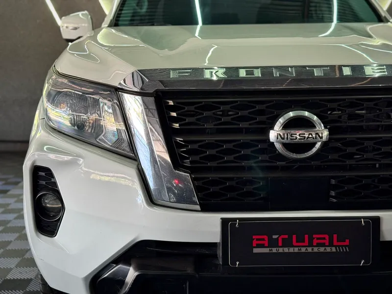Nissan Frontier Branco