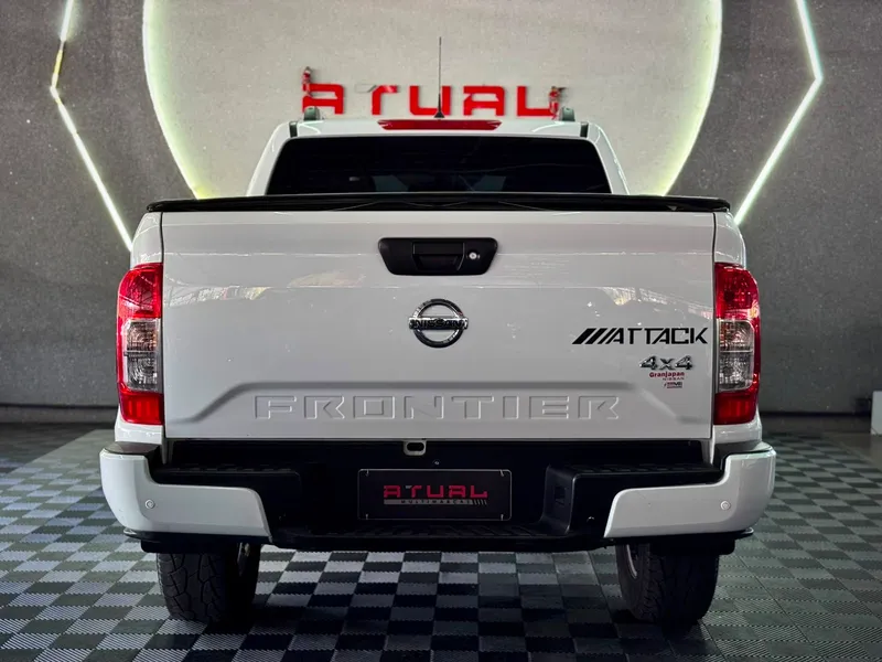 Nissan Frontier Branco