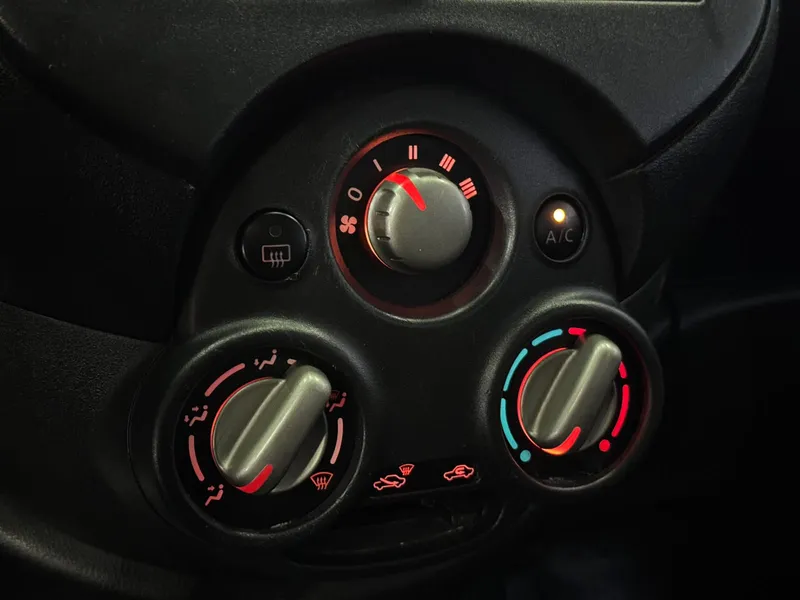 Nissan Versa Branco