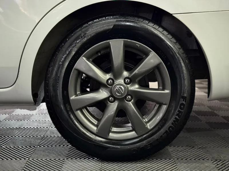 Nissan Versa Branco