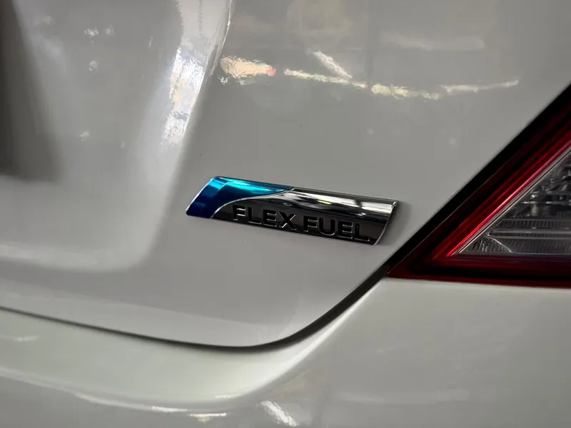 Nissan Versa Branco