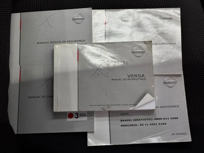Nissan Versa Branco