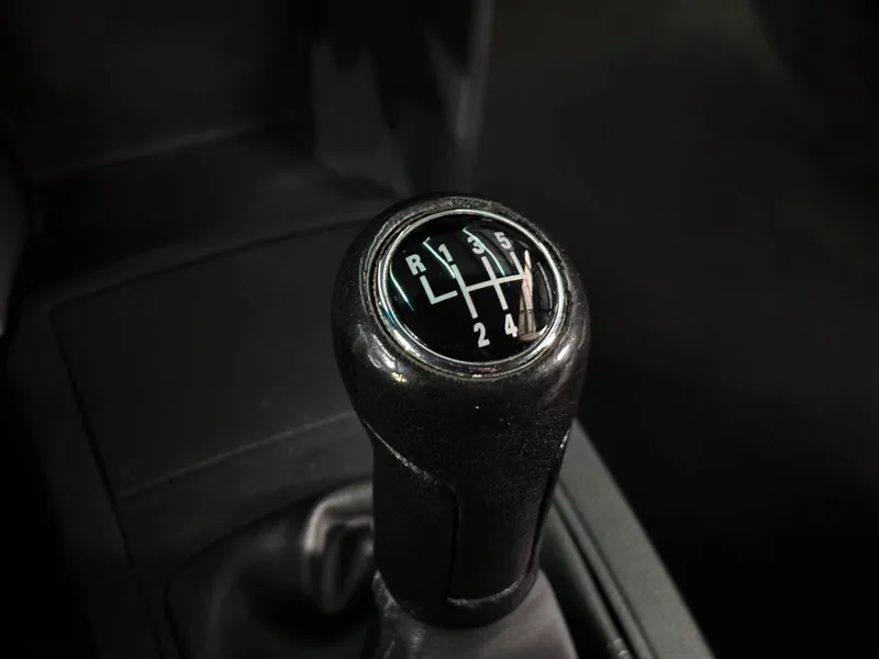 Volkswagen Polo Sedan Preto