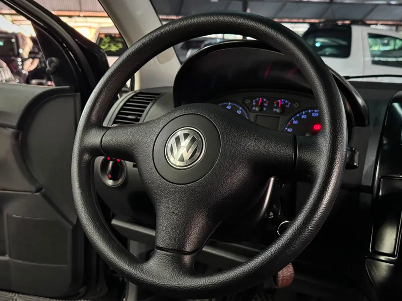 Volkswagen Polo Sedan Preto
