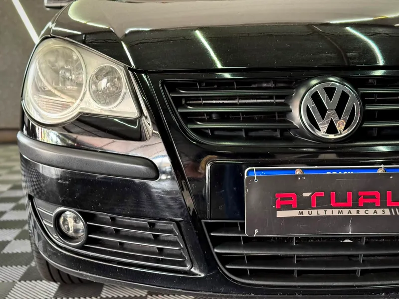 Volkswagen Polo Sedan Preto
