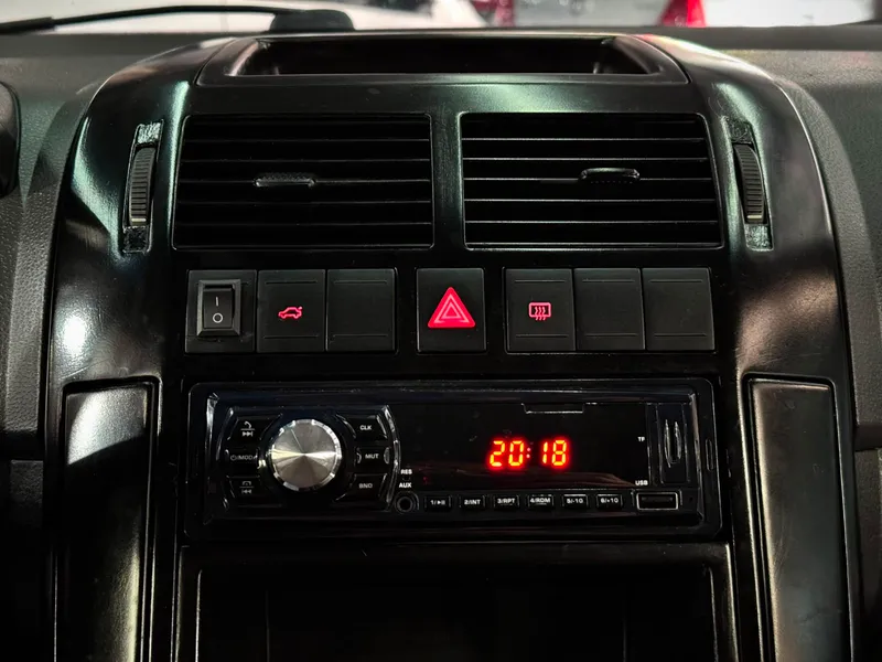 Volkswagen Polo Sedan Preto