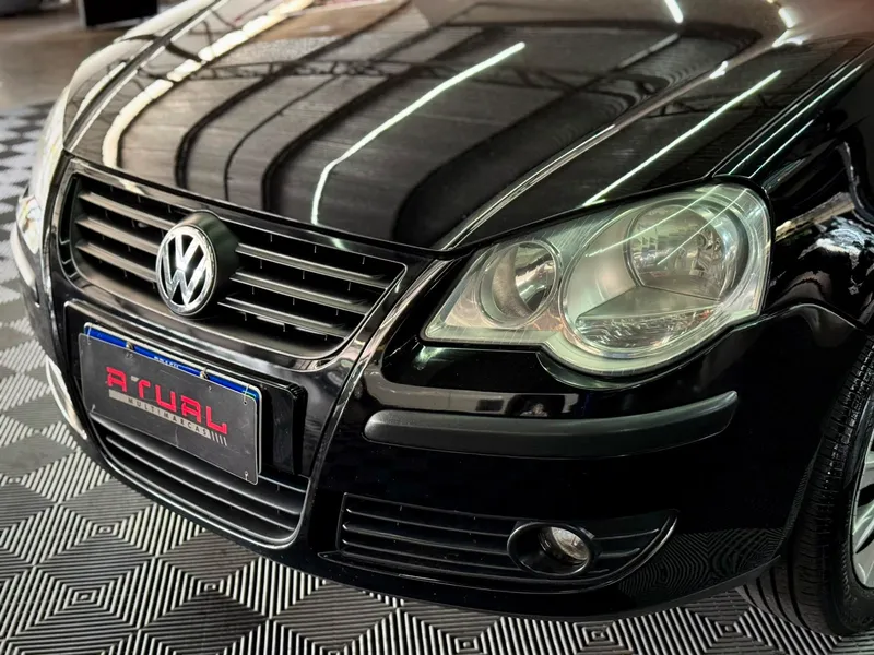 Volkswagen Polo Sedan Preto
