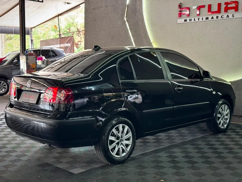 Volkswagen Polo Sedan Preto