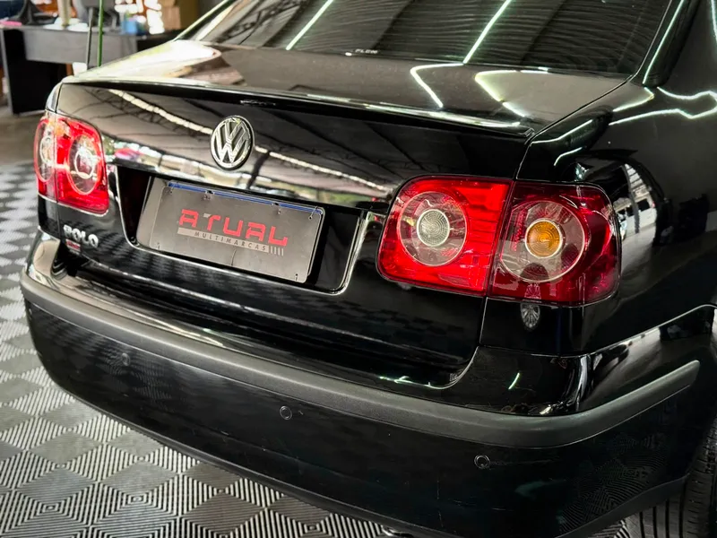 Volkswagen Polo Sedan Preto