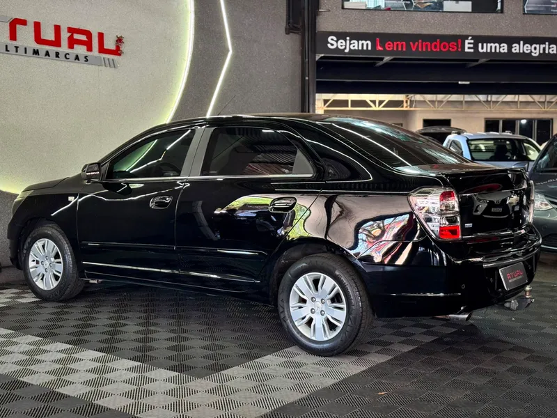 Chevrolet Cobalt Preto