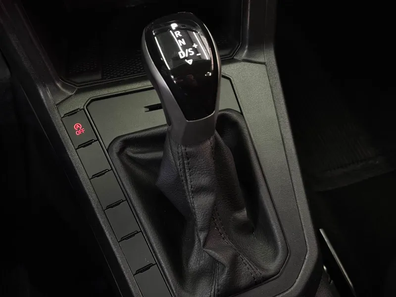 Volkswagen Virtus Cinza