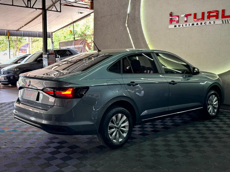 Volkswagen Virtus Cinza