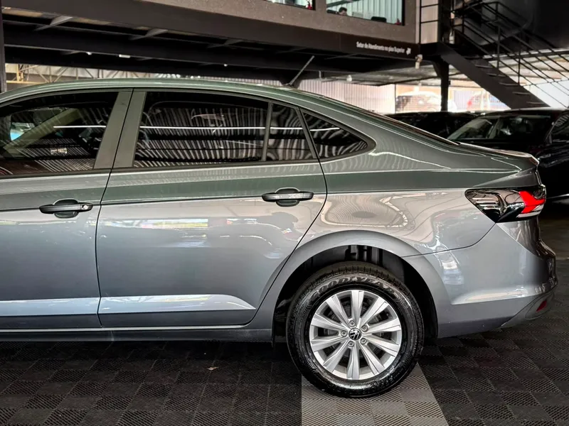 Volkswagen Virtus Cinza