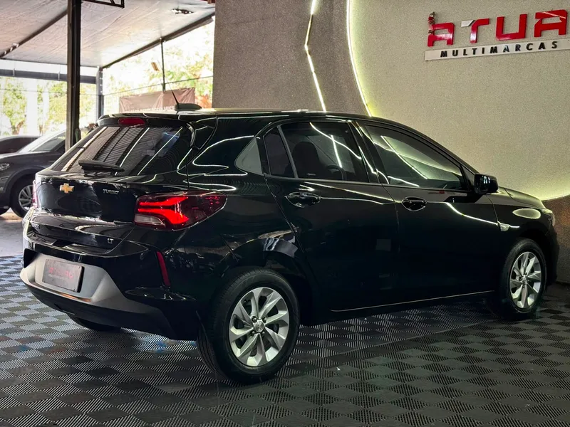 Chevrolet Onix Preto