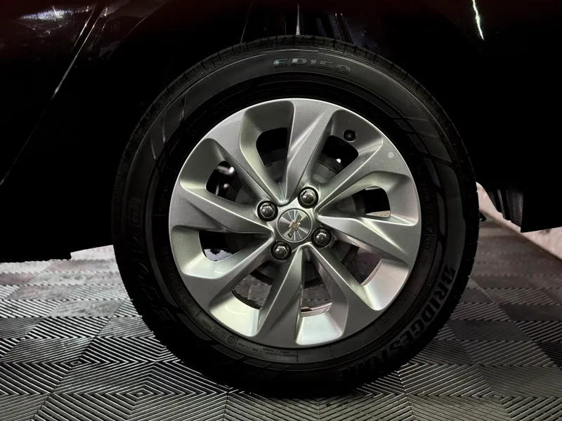 Chevrolet Onix Preto