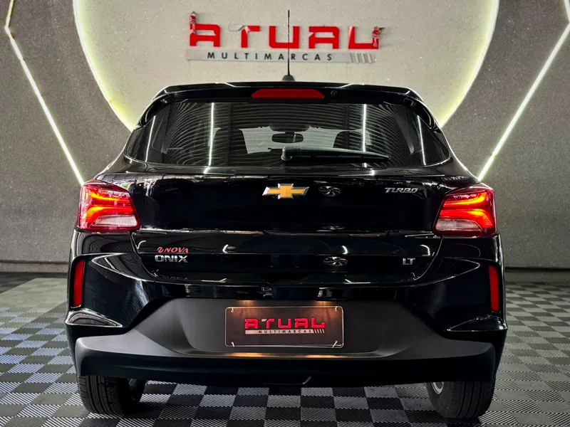 Chevrolet Onix Preto