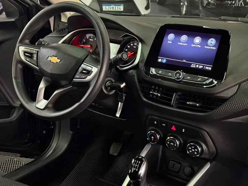 Chevrolet Onix Preto
