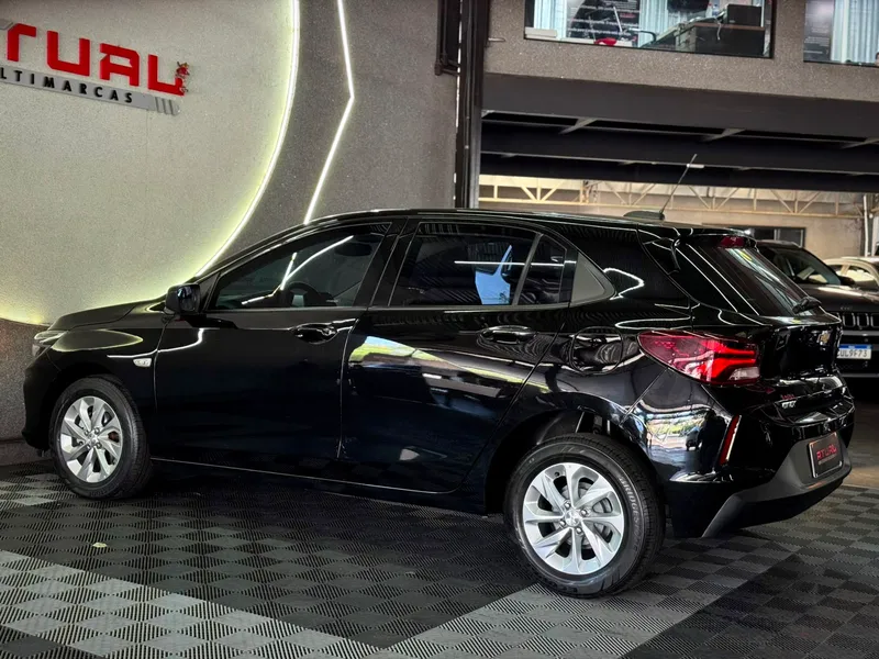 Chevrolet Onix Preto