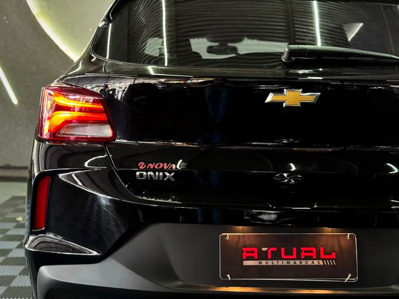 Chevrolet Onix Preto