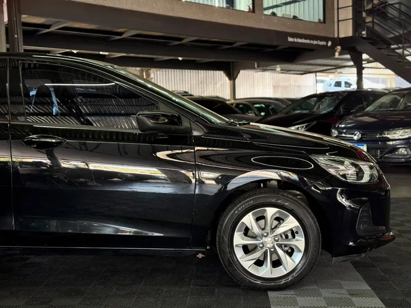 Chevrolet Onix Preto