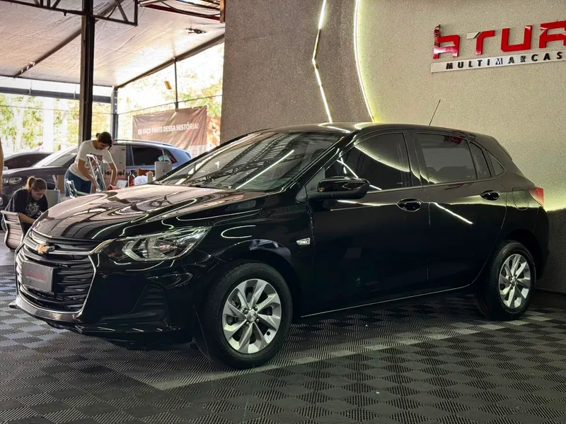 Chevrolet Onix Preto