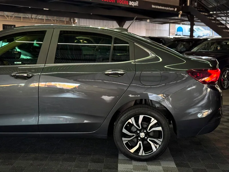 Chevrolet Onix Sedan Cinza