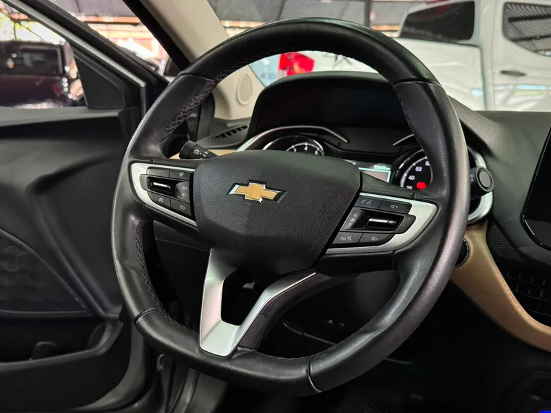 Chevrolet Onix Sedan Prata