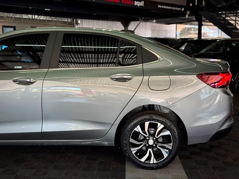 Chevrolet Onix Sedan Prata