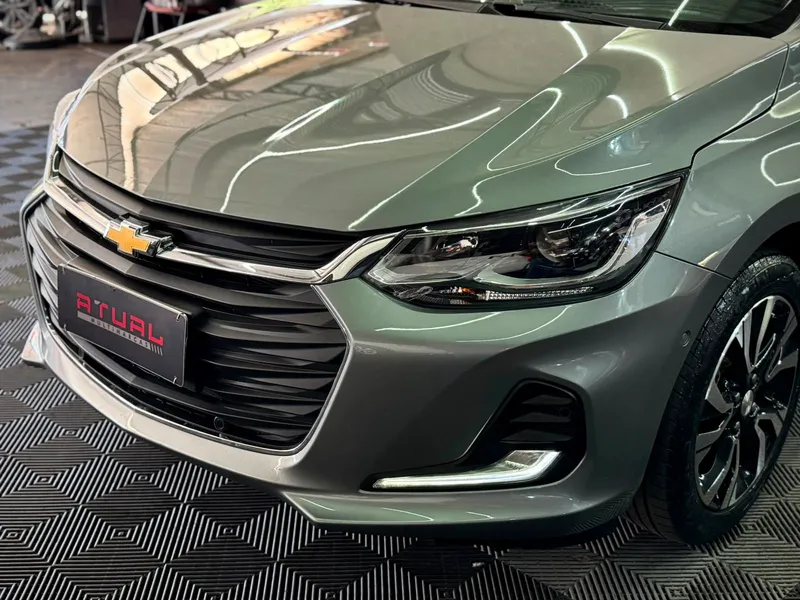 Chevrolet Onix Sedan Prata