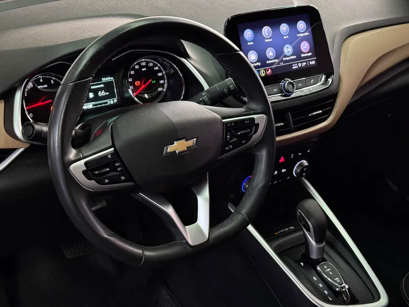 Chevrolet Onix Sedan Prata
