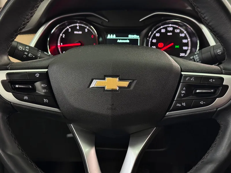 Chevrolet Onix Sedan Prata