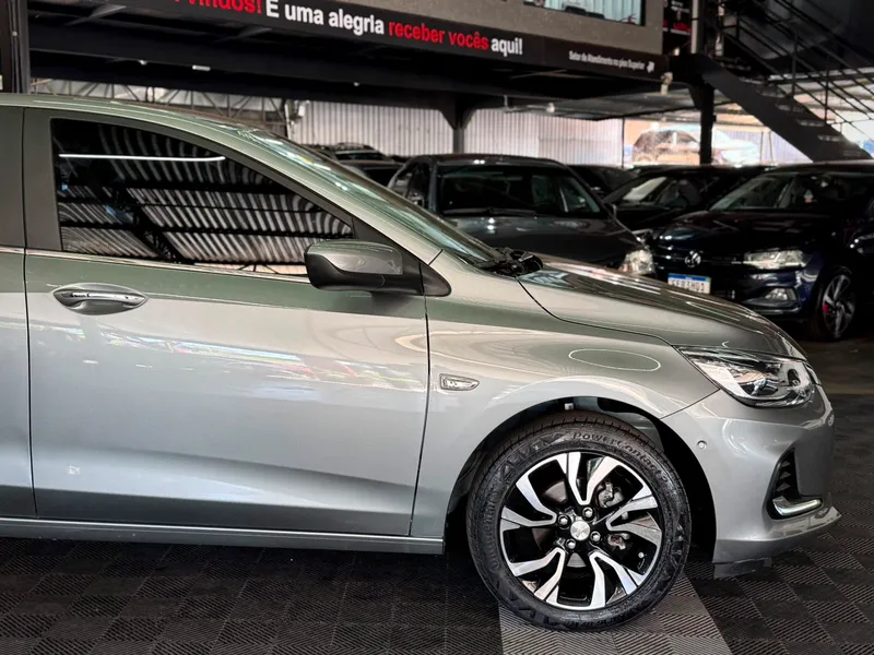 Chevrolet Onix Sedan Prata