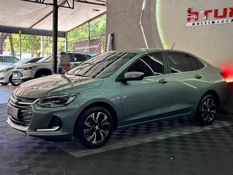 Chevrolet Onix Sedan Prata