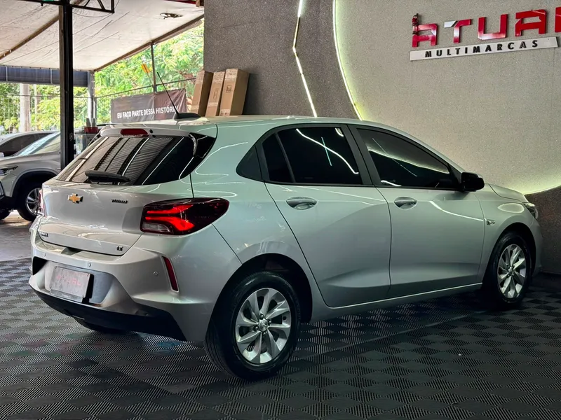 Chevrolet Onix Prata