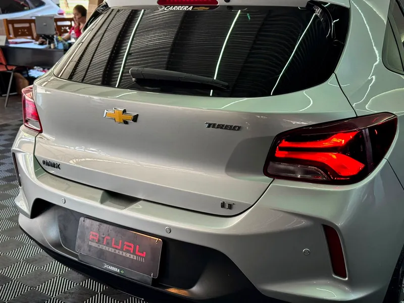 Chevrolet Onix Prata