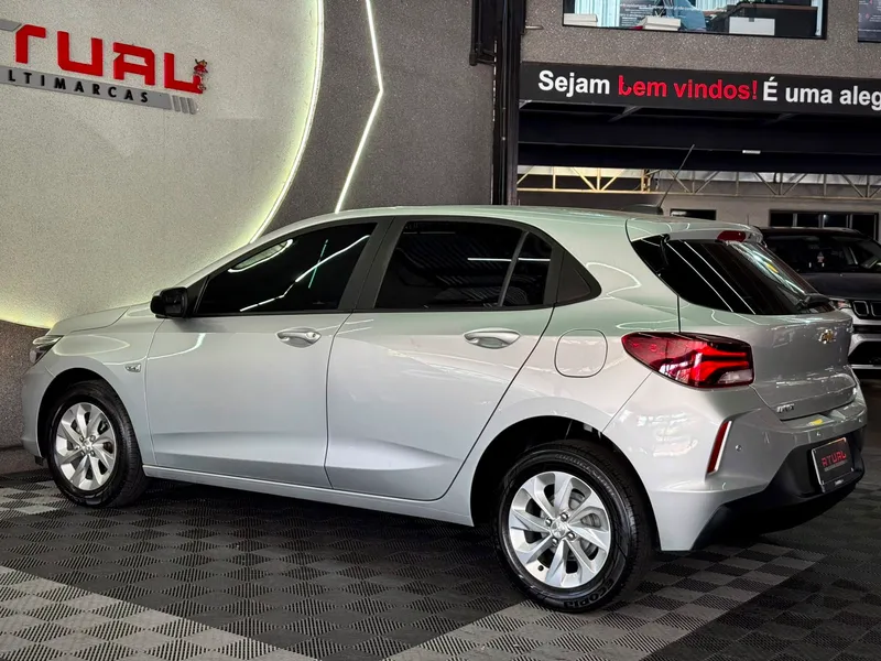 Chevrolet Onix Prata